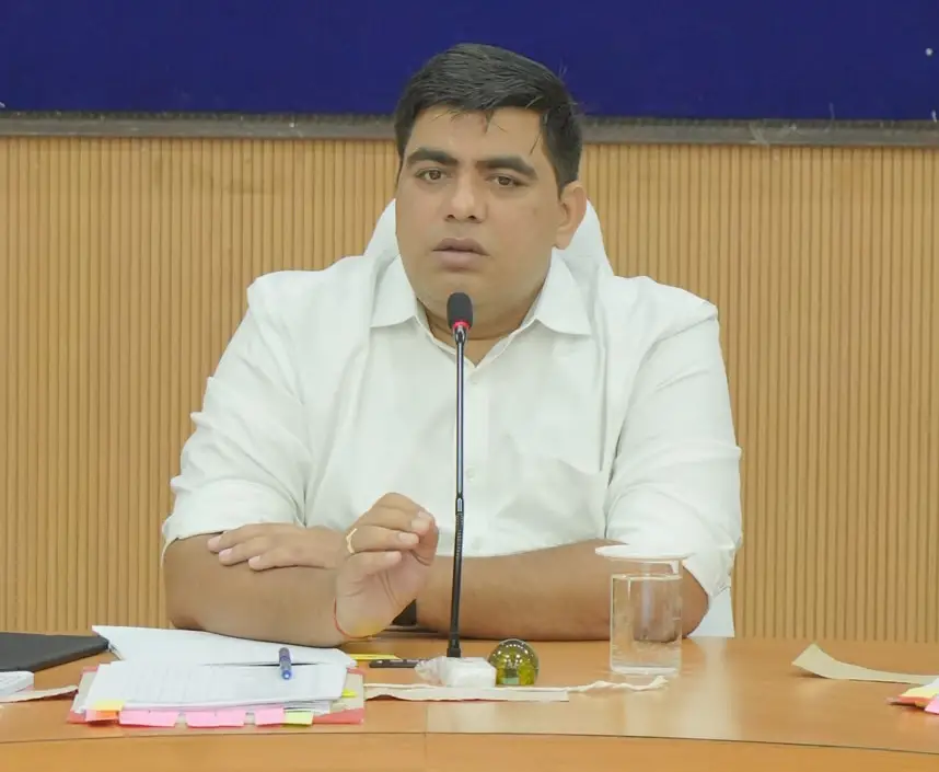 आंधी-वर्षा से निपटने पहले से करें तैयारी, अलर्ट मोड में रहें अधिकारी : कलेक्टर दुदावत कलेक्टर कुणाल दुदावत