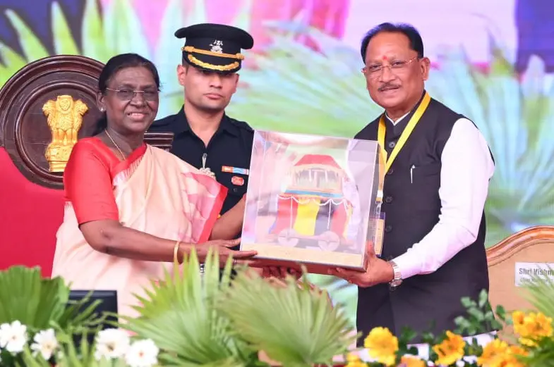 बस्तर दशहरा सामाजिक समरसता, सामूहिक आस्था और लोकतांत्रिक मूल्यों का जीवंत प्रतीक : राष्ट्रपति द्रौपदी मुर्मु राष्ट्रपति द्रौपदी मुर्मु