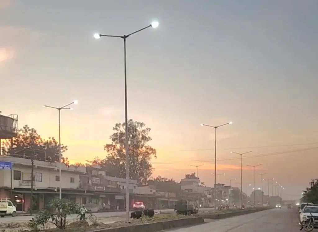 इमलीछापर-गेवरा रेलवे स्टेशन मार्ग स्ट्रीट लाइट से हुआ रोशन स्ट्रीट लाइट
