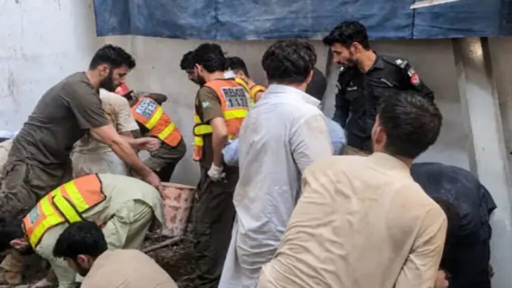 Pakistan School Roof Collapse: निजी स्कूल की छत ढही, मलबे में दबकर 28 मासूमों की मौत